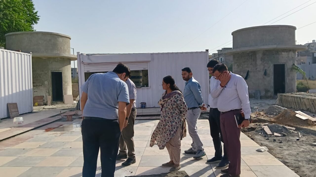 जिला कलेक्टर ने भिवाड़ी में विकास कार्यों का किया निरीक्षण.                                                                               एसटीपी, जिला अस्पताल, बीड़ा स्टेडियम, साइकिल ट्रैक एवं फूड कोर्ट के कार्यों की समीक्षा कर समयबद्ध पूर्णता के दिए निर्देश