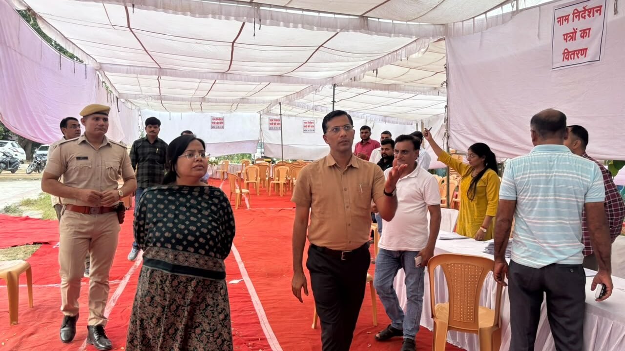 जिला निर्वाचन अधिकारी ने कलेक्ट्रेट में जिला परिषद के सभी 27 सीटों पर सदस्यों के नामांकन प्रक्रिया का निरीक्षण कर लिया व्यवस्थाओं का जायजा